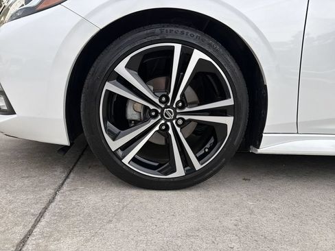 Used 2023 Nissan Sentra SR w/ SR Premium Package FWD image 17