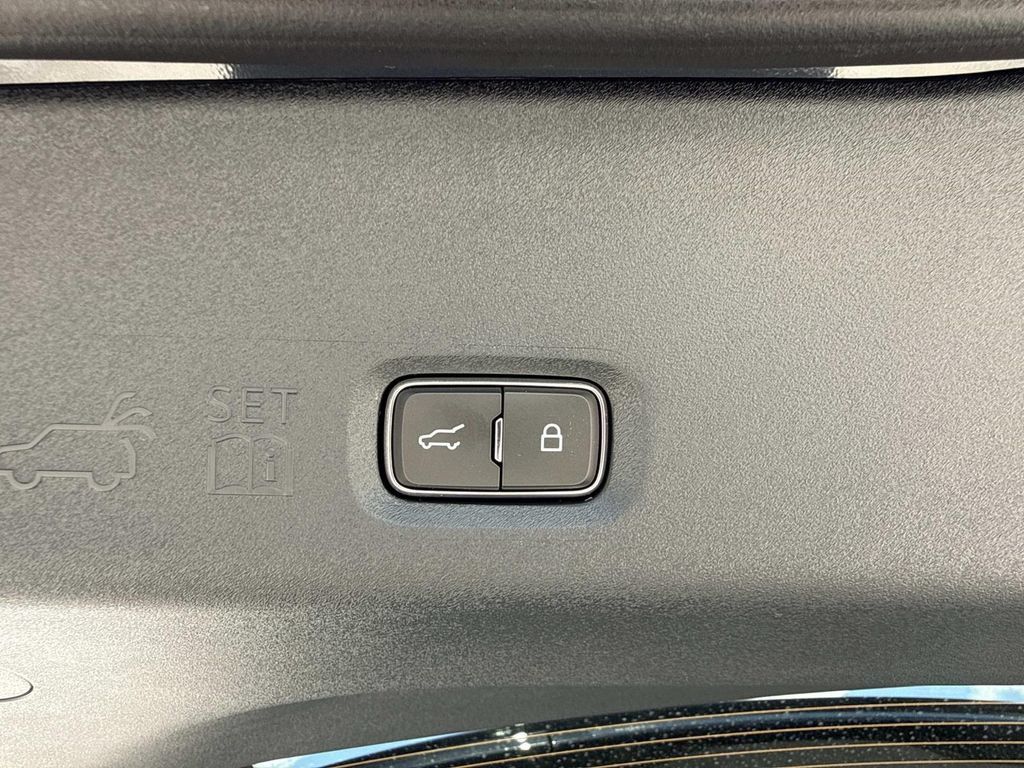 New 2026 Lincoln Navigator Reserve AWD/4WD image 12