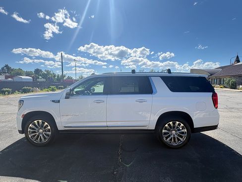 Used 2021 GMC Yukon XL Denali w/ Denali Premium Package AWD/4WD image 12