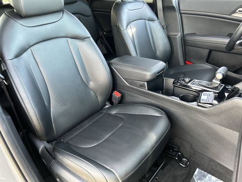 Used 2025 Kia Sportage EX image 9