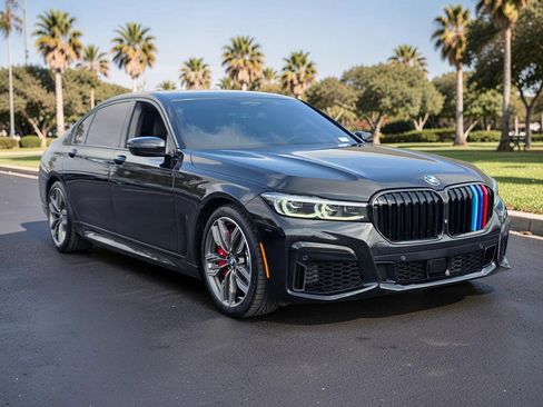 Used 2021 BMW M760i xDrive AWD/4WD image 4