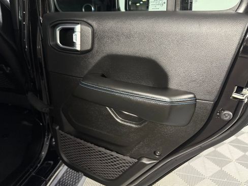 Used 2024 Jeep Wrangler High Altitude AWD/4WD image 30