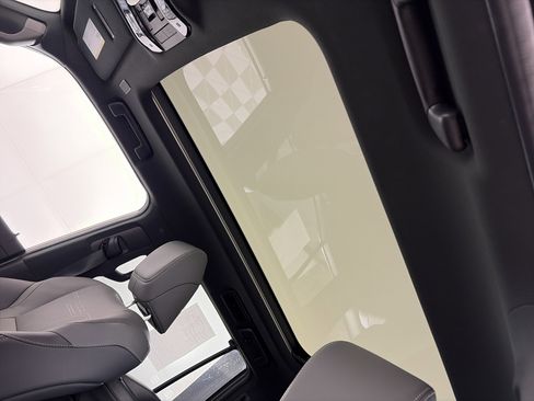 Used 2025 Lexus GX 550 image 18