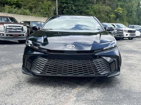 Used 2025 Toyota Camry SE w/ Convenience Package FWD image 9