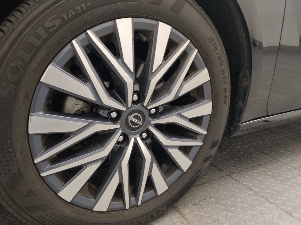 Used 2025 Nissan Altima 2.5 SV FWD image 31