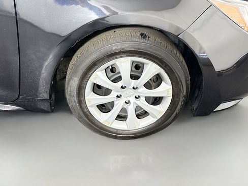 Used 2022 Toyota Corolla LE FWD image 31