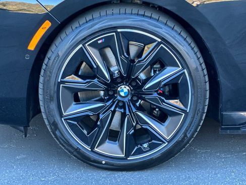 Used 2024 BMW i7 xDrive60 image 24