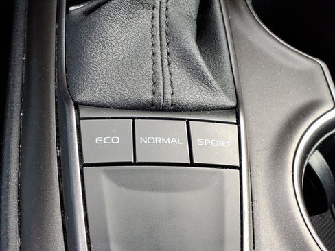 Used 2024 Toyota Camry SE image 18