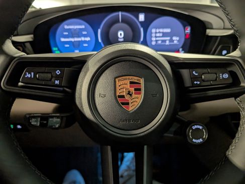 New 2026 Porsche Macan 4 Electric image 26