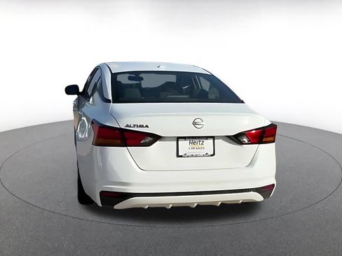 Used 2025 Nissan Altima 2.5 SV FWD image 14