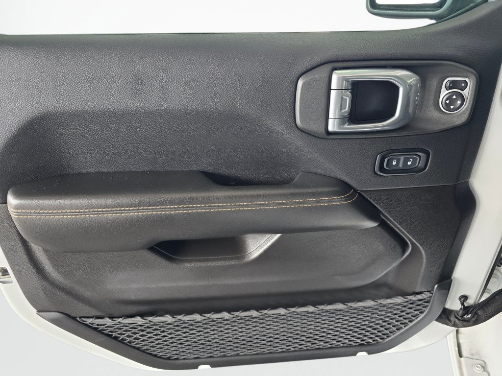 Used 2025 Jeep Wrangler Unlimited Sahara AWD/4WD image 31
