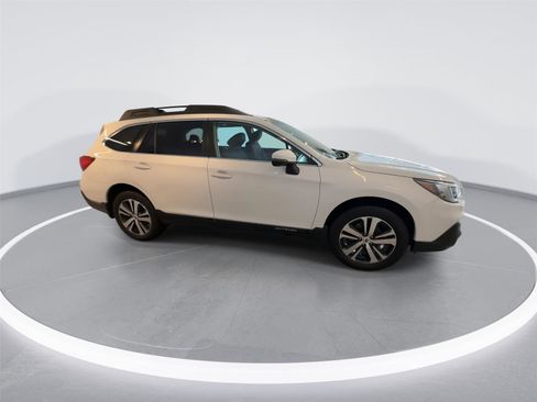 Used 2018 Subaru Outback 2.5i Limited image 3