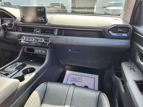 Used 2025 Honda Pilot Elite image 19
