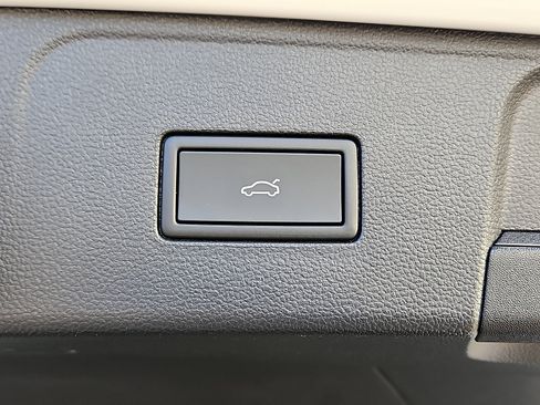 New 2026 Volkswagen Atlas SE image 7