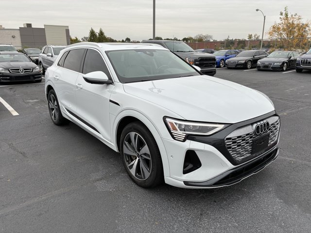 Used 2024 Audi Q8 e-tron Premium Plus AWD/4WD image 3