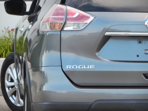 Used 2015 Nissan Rogue SV AWD/4WD image 1