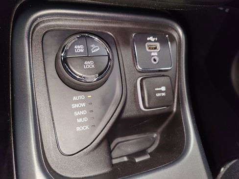 Used 2020 Jeep Compass Trailhawk w/ Cold Weather Group image 18