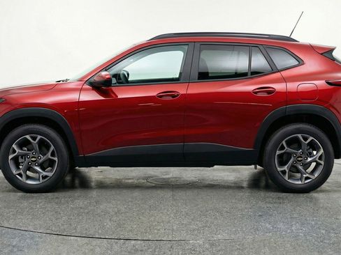Used 2025 Chevrolet Trax LT FWD image 5