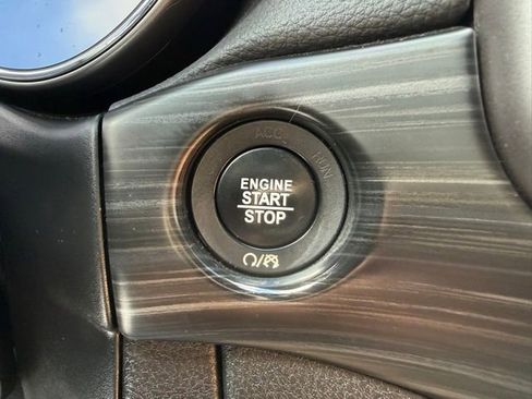 Used 2019 Jeep Grand Cherokee Laredo AWD/4WD image 31