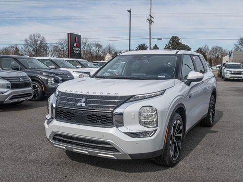 New 2025 Mitsubishi Outlander 4WD Plug-In Hybrid image 5