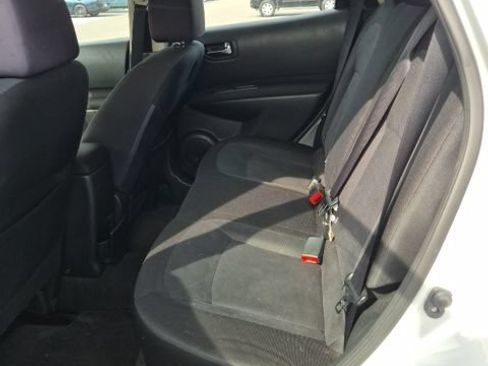 Used 2014 Nissan Rogue S w/ Convenience Package FWD image 8