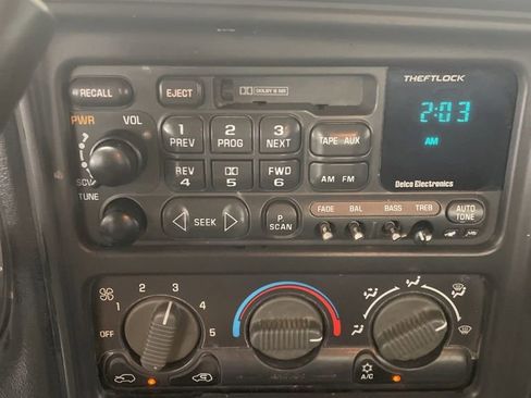 Used 2001 Chevrolet Silverado 3500 4x4 Regular Cab w/ Snow Plow Prep Pkg image 16