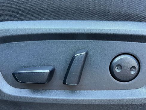 Used 2025 Nissan Pathfinder SV FWD image 22
