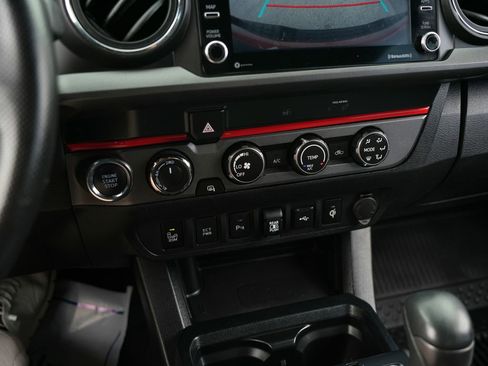 Used 2020 Toyota Tacoma TRD Sport w/ Technology Package AWD/4WD image 15