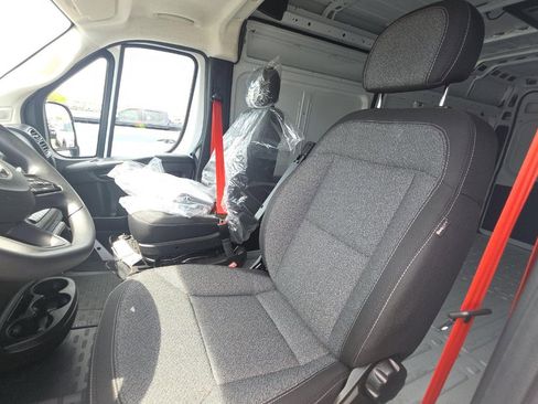 Used 2025 RAM ProMaster 2500 w/ Convenience Group FWD image 7