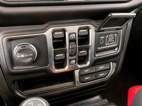 Used 2022 Jeep Wrangler Unlimited Sahara AWD/4WD image 14