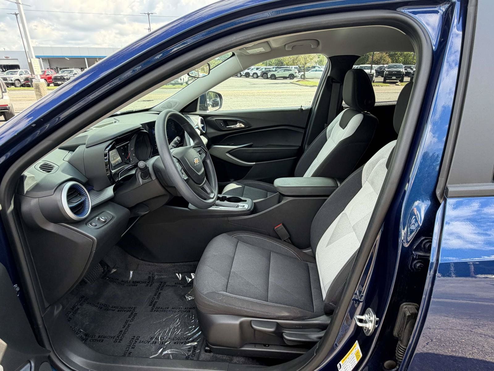 Used 2024 Chevrolet Trax LS w/ LS Convenience Package FWD image 21