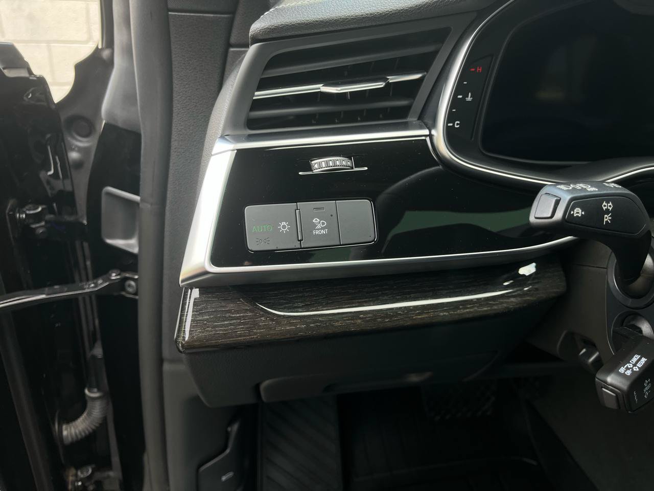 Used 2024 Audi Q8 Premium Plus w/ Premium Plus Package AWD/4WD image 16