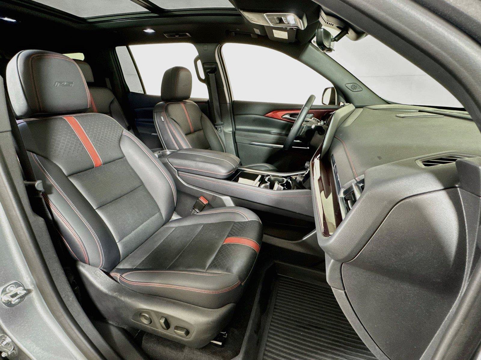 Certified 2025 Chevrolet Traverse RS w/ LPO, Floor Liner Package AWD/4WD image 29