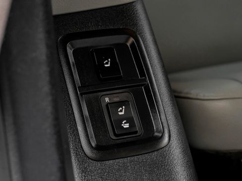 Used 2011 Toyota Sequoia Platinum image 36