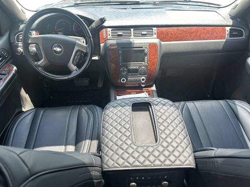 Used 2009 Chevrolet Suburban LTZ AWD/4WD image 24
