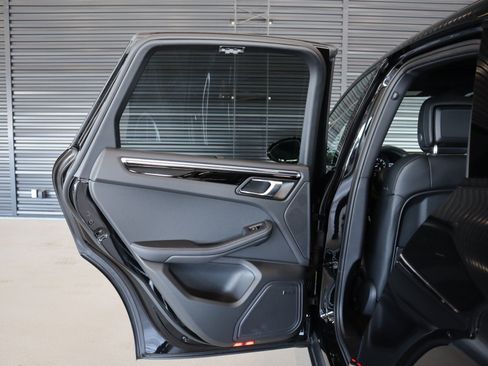 Certified 2026 Porsche Macan AWD/4WD image 27