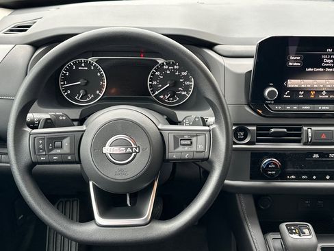 New 2025 Nissan Pathfinder S image 14