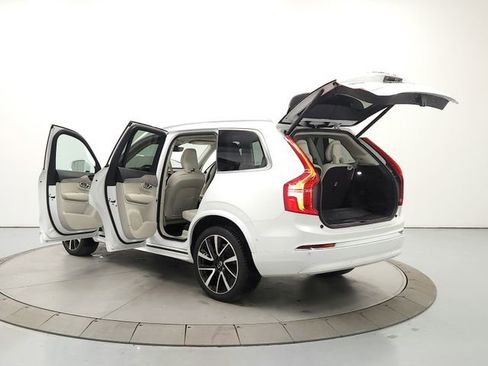 Used 2024 Volvo XC90 B6 Plus image 13