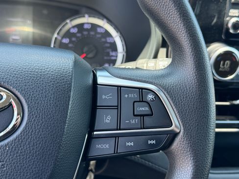 Used 2020 Toyota Highlander L FWD image 22