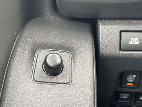 Used 2022 Nissan Frontier PRO-4X image 27