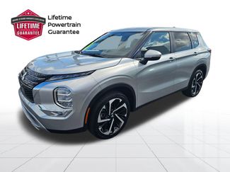 Used 2023 Mitsubishi Outlander SE video 1