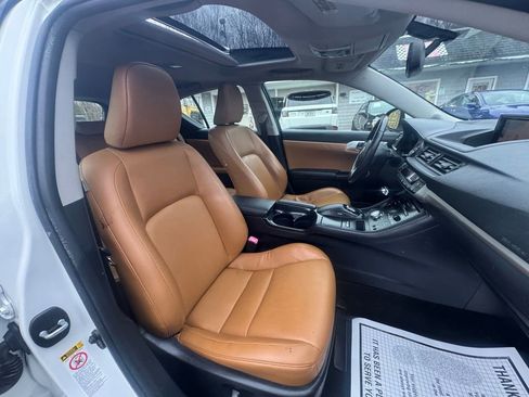 Used 2013 Lexus CT 200h w/ Premium Pkg w/Navigation image 19