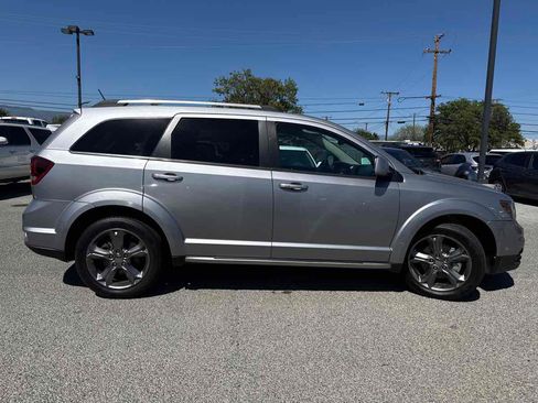 Used 2017 Dodge Journey Crossroad FWD image 4