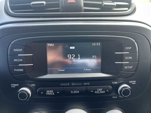 Used 2016 Kia Soul + FWD image 12