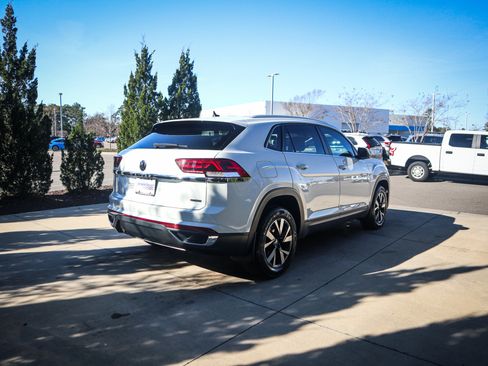 Used 2022 Volkswagen Atlas Cross Sport SE image 10
