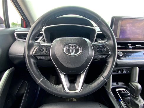 Used 2024 Toyota Corolla Cross XLE image 6