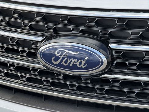 Used 2020 Ford Explorer XLT w/ Equipment Group 202A RWD image 29