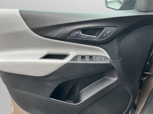 Used 2018 Chevrolet Equinox LS image 19