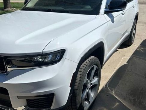 Used 2022 Jeep Grand Cherokee L Limited AWD/4WD image 2