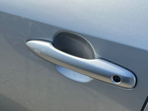 Used 2022 Toyota Corolla SE w/ SE Premium Package FWD image 7